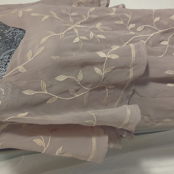 ✨50% OFF✨ NWT BKE Boutique embroidered chiffon blouse - Picture 5 of 10